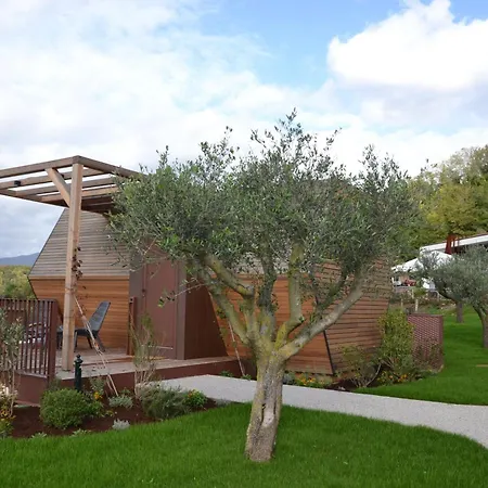 Glamping Alvearium Alturis Farma