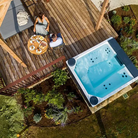 Glamping Alvearium Alturis Farma